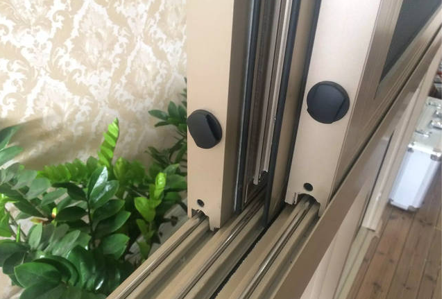 靜音三軌系統(tǒng)門窗